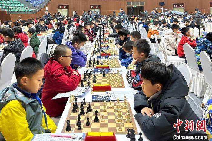 球友会下载2025年全国国际象棋青少年锦标赛（个人）开赛 近800名棋手一决高下(图2)